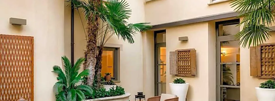 TownHouse 33 Boutique Hotel