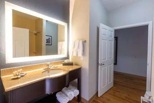 La Quinta by Wyndham Houston East at Normandy