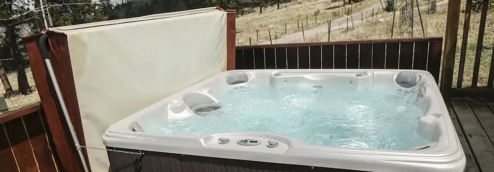 Rocky Mountain Retreat 2 Three Bedroom Cabin with Beautiful Views and Personal Hot Tub. 3 Cabin