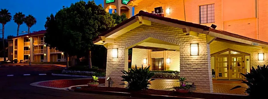 La Quinta Inn & Suites by Wyndham San Diego Chula Vista