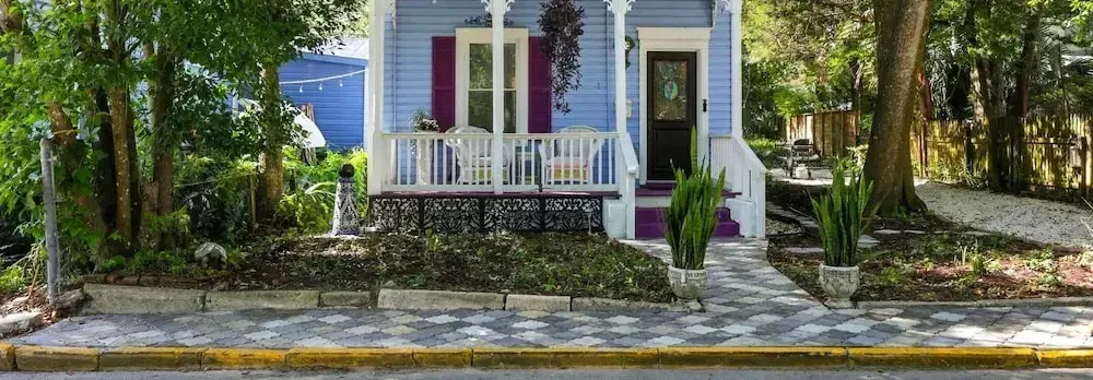 Periwinkle Perch Historic Cottage Near Downtown