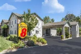 Creekside Inn & Suites