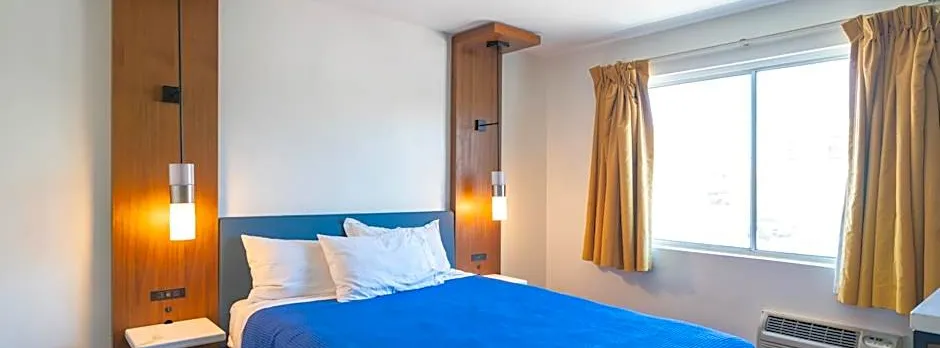 Central Phoenix Hotel