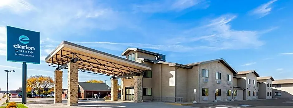 Clarion Pointe Milwaukee Airport
