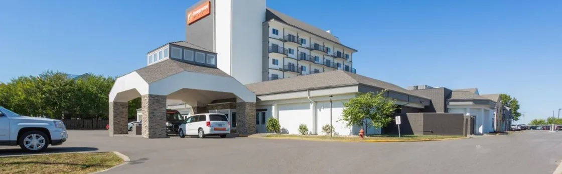 Orangewood Inn & Suites KCI