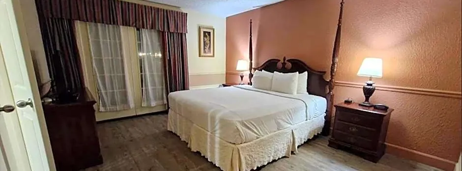 Royal Suites Baton Rouge near LSU and Airport