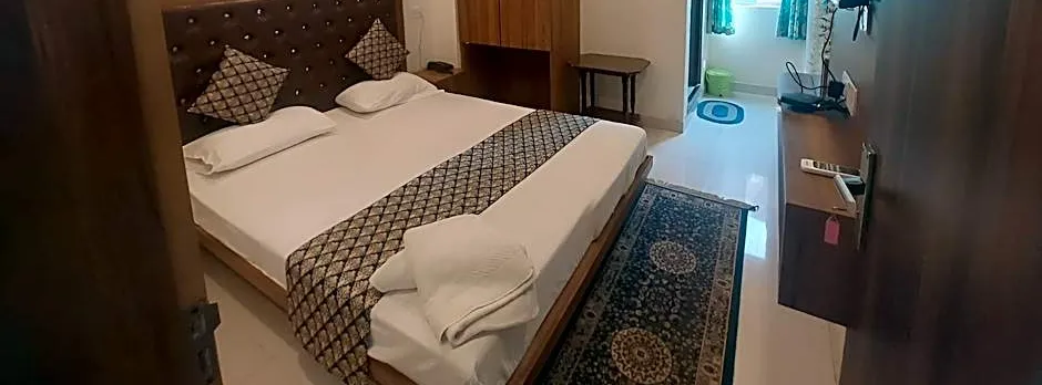 Hotel Chandra Inn 2 Minutes From Kashi Vishwanath