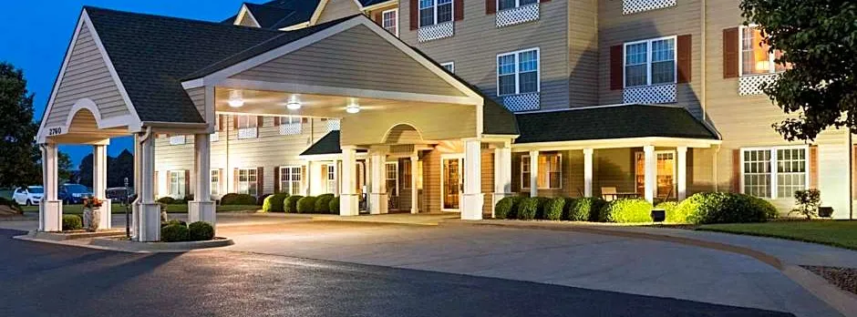Country Inn & Suites by Radisson, Salina, KS