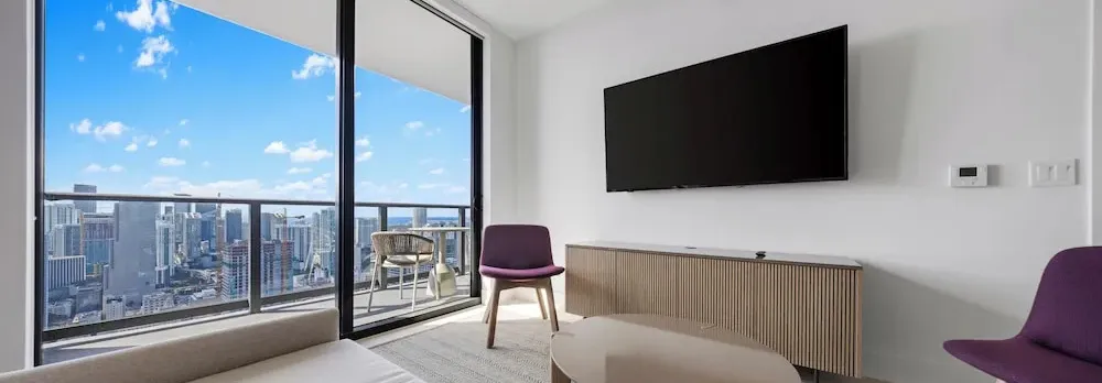 Luxe 2-BD Condo in Downtown - City Views