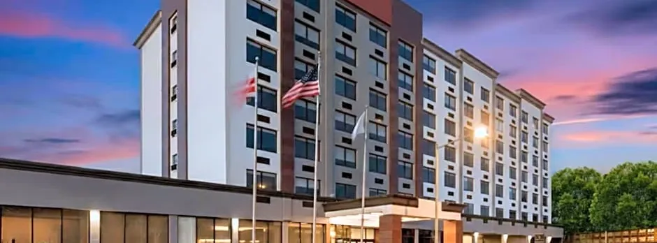 Holiday Inn Express And Suites Washington DC Noma By IHG