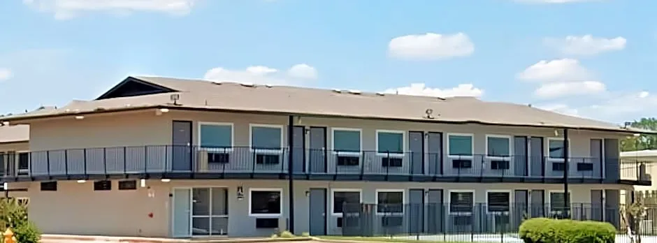 Studio City Suites, a Travelodge by Wyndham