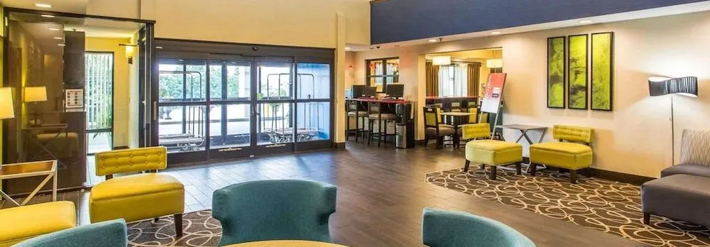 Comfort Suites