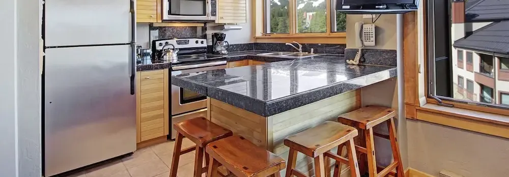 Downtown Studio W/ Sunny Alpine Views- Sleeps 4! Studio Bedroom Condo by RedAwning