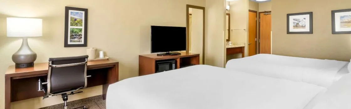Comfort Inn & Suites Near University of Wyoming