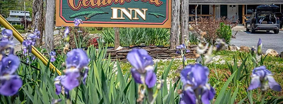 CedarWood Inn