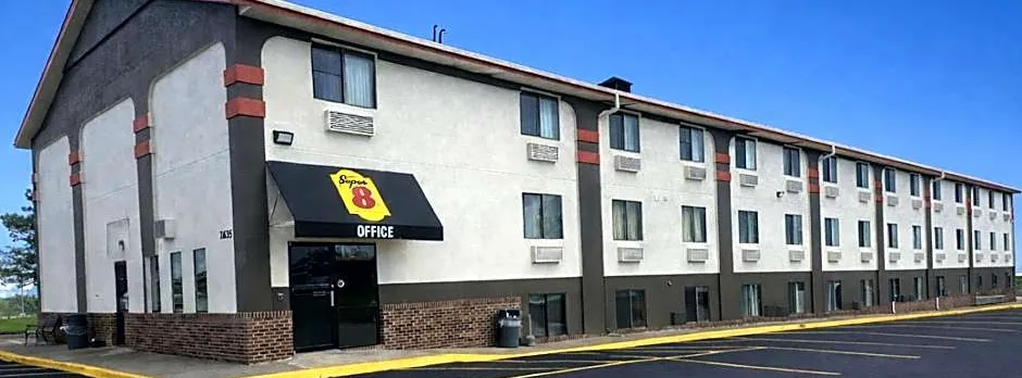 Super 8 by Wyndham Lincoln West