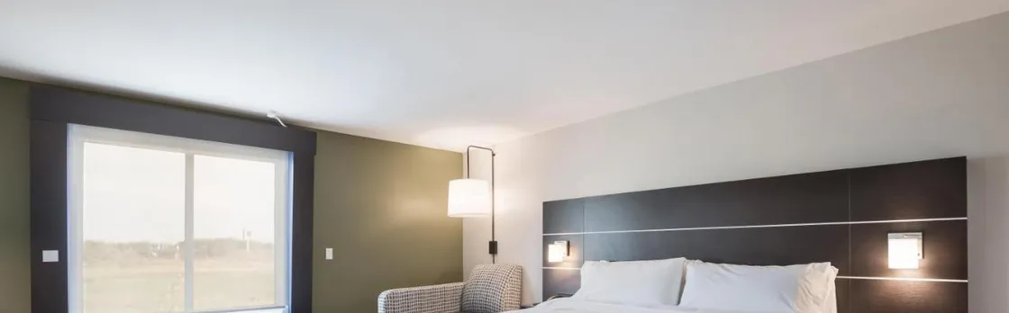 Holiday Inn Express & Suites Chicago - Hoffman Estates