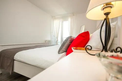 Hendrix Bridge Apartment