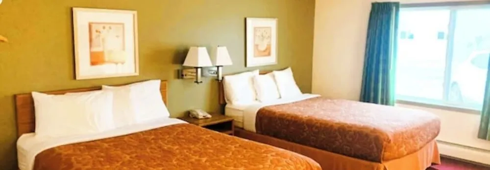 EconoLux Inn