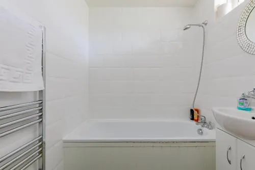 Characterful 1 Bedroom Flat Close to DLR