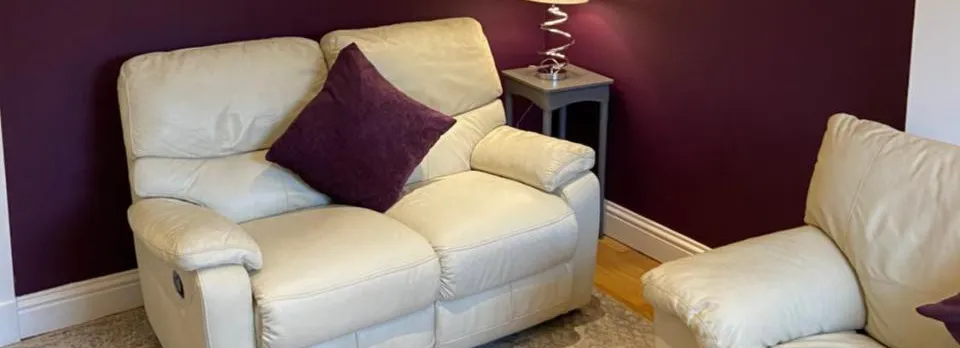 Cheerful One Bedroom Cottage with Parking Space.