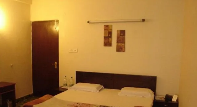 Pamposh Guest House