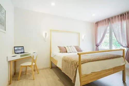 Exclusive quietness in the heart of Madrid with Public Parking, Breakfast, 2 bathrooms