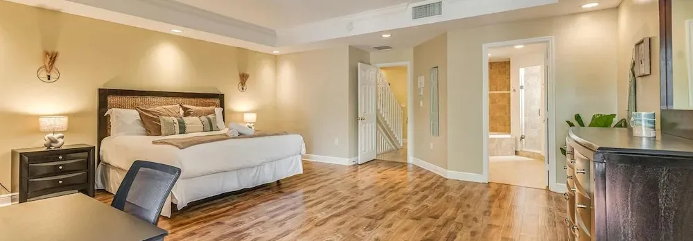 Salty Fox 5BD Oasis w Spa Beach Downtown