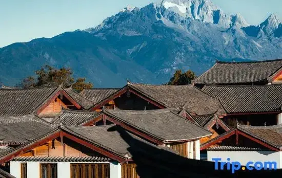 Panoramic View of Snow Mountain in Shanye Rizhao Jinshan (Lijiang Ancient City Branch)