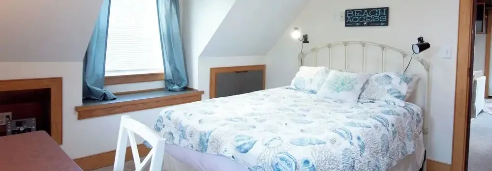 Upstairs 1Br Beach Apartment in the Heart of the Vibe District 5 Minute Stroll to Beach 1480