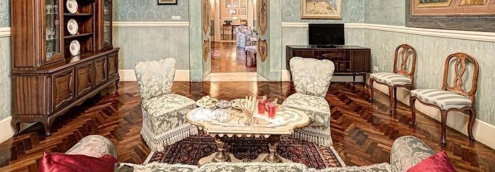 Lady Mary's Tribunali Luxury Suite