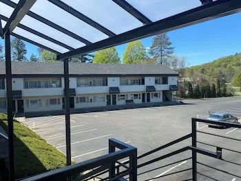 The Black Mountain Inn