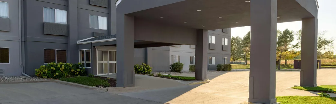 Country Inn & Suites by Radisson, Brookings, SD