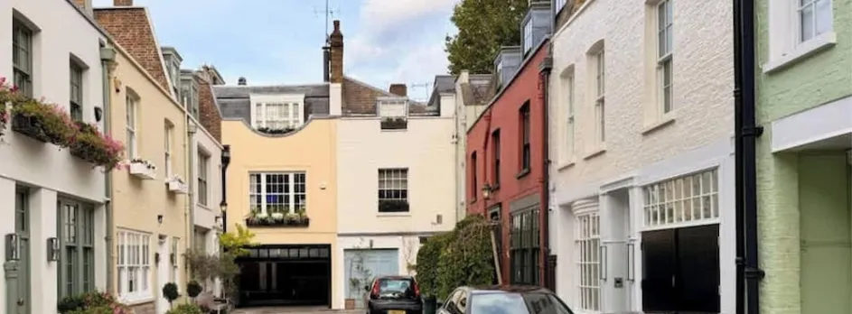 10 Mins Walk to Harrods Belgravia Mews House