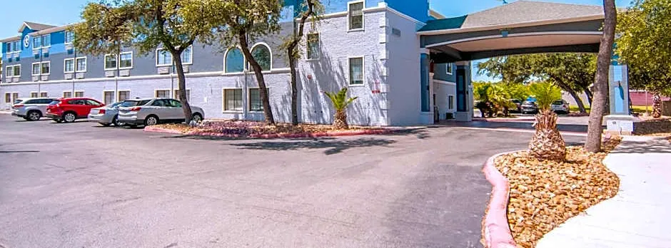 Days Inn by Wyndham Suites San Antonio North/Stone Oak