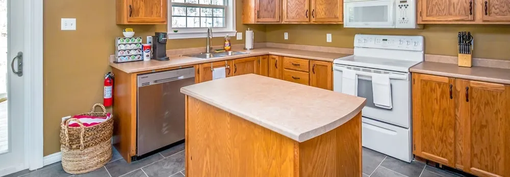 Your Perfect Blend Of Views, Hot Tub, And Fun! 3 Bedroom Home by RedAwning