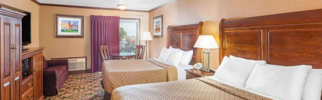Ramada by Wyndham Mackinaw City Waterfront