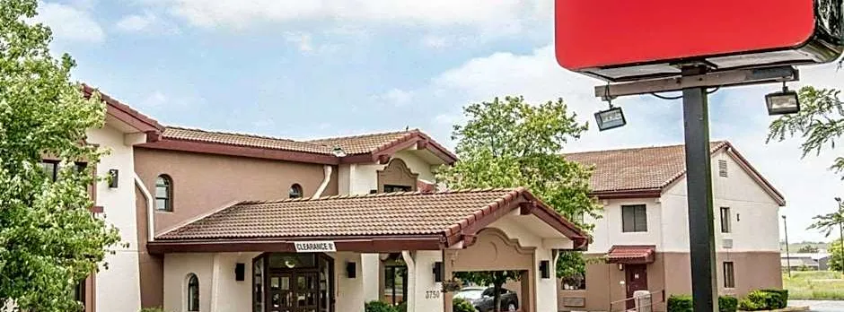Econo Lodge Kalamazoo near Wings Stadium