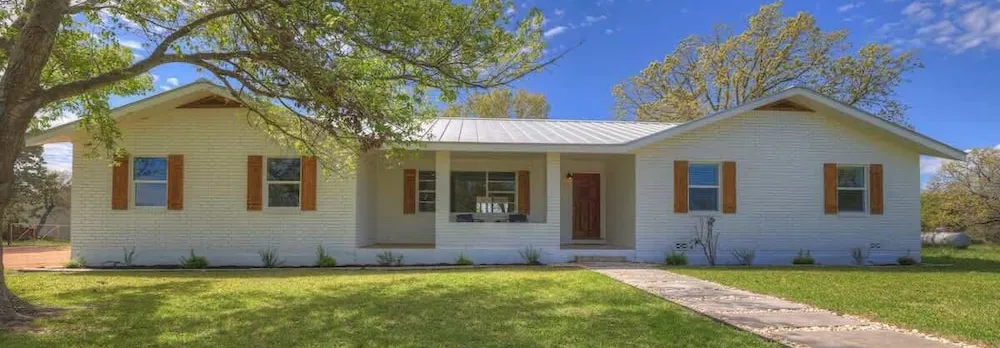 Family-friendly Hill Country Retreat Sleeps 11 + Hot Tubs