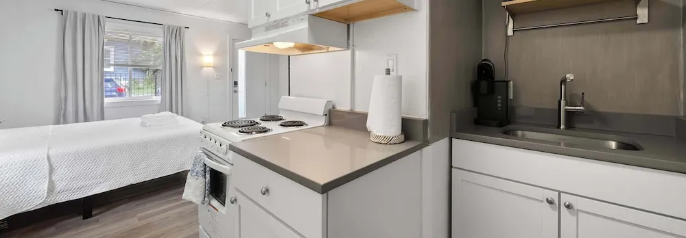 Chic City Retreat 97 Sleeps 2!