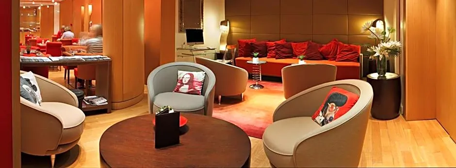Westside Arc De Triomphe Hotel