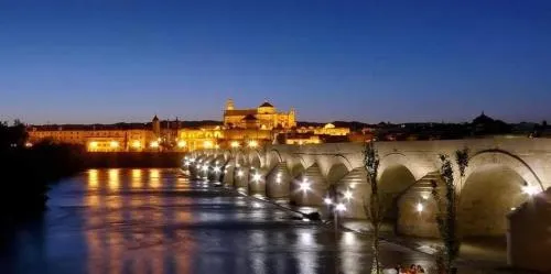 A 20 Metros De La MEZQUITA CATEDRAL ,APARTAMENTOS TURISTICO CESPEDES 5