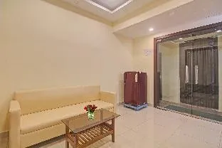 Super Townhouse Centre Point Inn Near Esplanade Metro Station