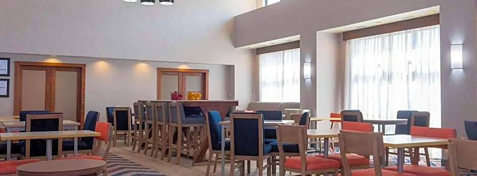 Hampton Inn & Suites Riverton
