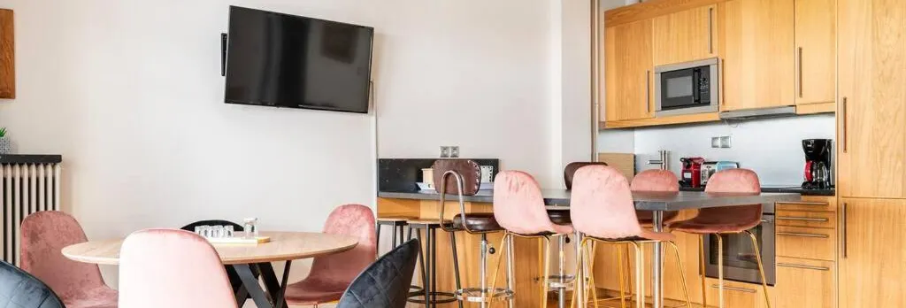 Amazing Huge Bright Full 3bdr Apt Inacropolis