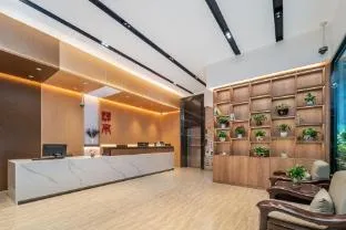 Yiting Four Seasons Hotel (Shanghai Lujiazui Pudian Road Subway Station)