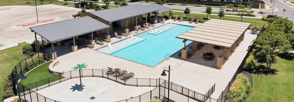 Charming 4BR Spacious Backyard in Hutto