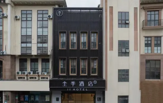 JI Hotel (Shanghai Jinping Road Subway Station)