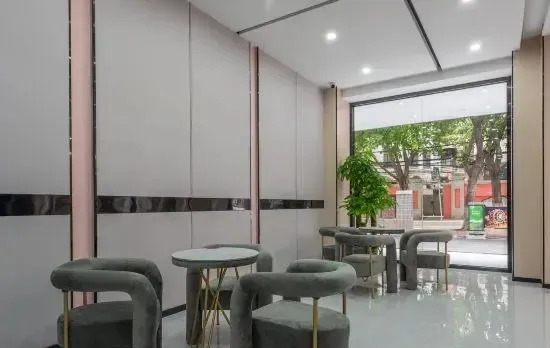 Beibu Gulf Hotel (Guangzhou Railway Station Xicun Subway Station)