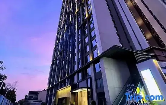 Meet Art Homestay (Wuhan Longhu Baisha Sky Street)